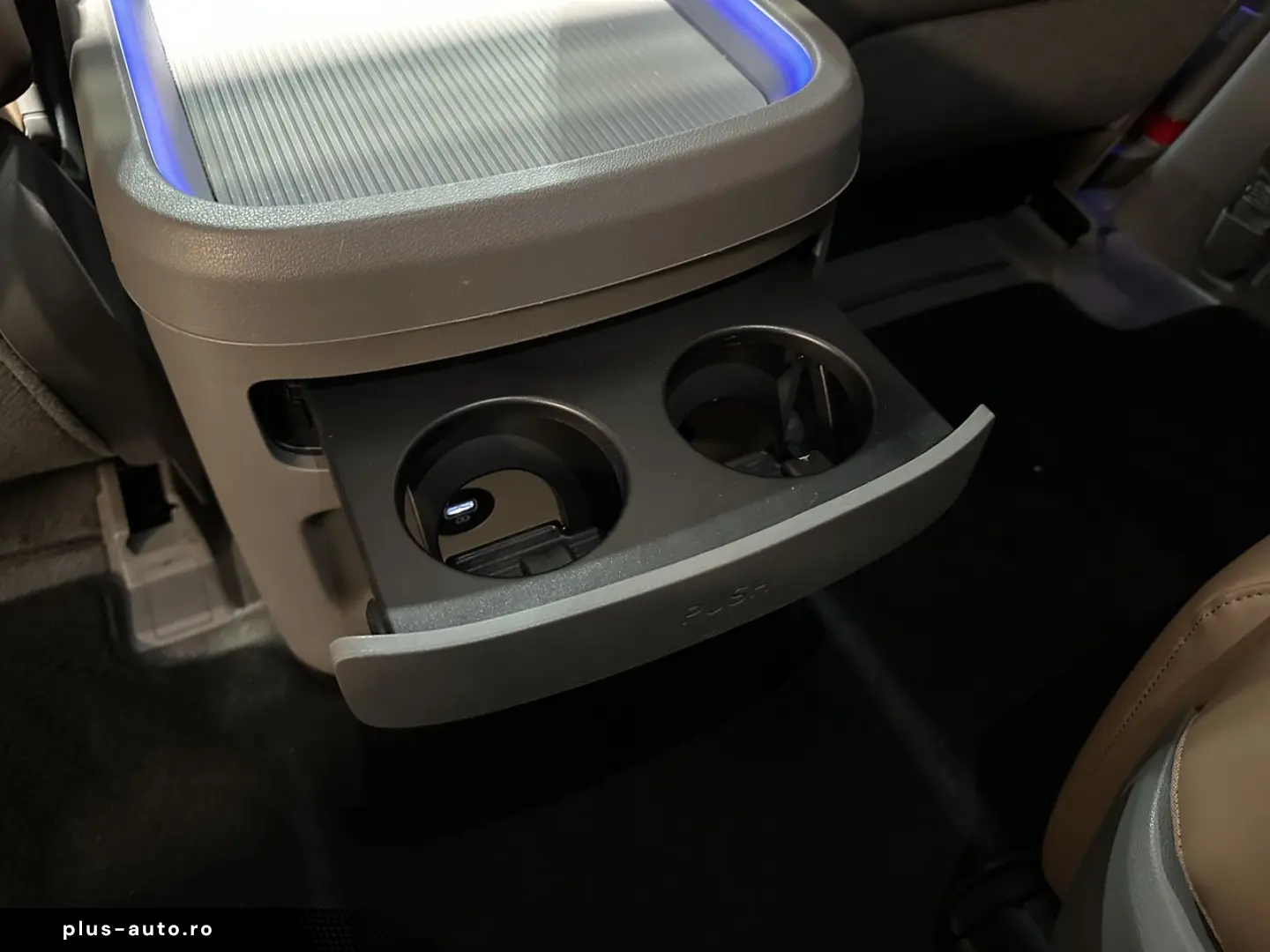 HYUNDAI Staria Signature Leder Pano 360Cam 7-Sitzer AHK