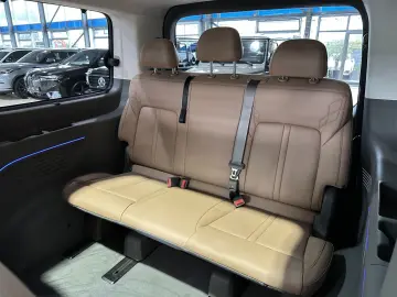 HYUNDAI Staria Signature Leder Pano 360Cam 7-Sitzer AHK