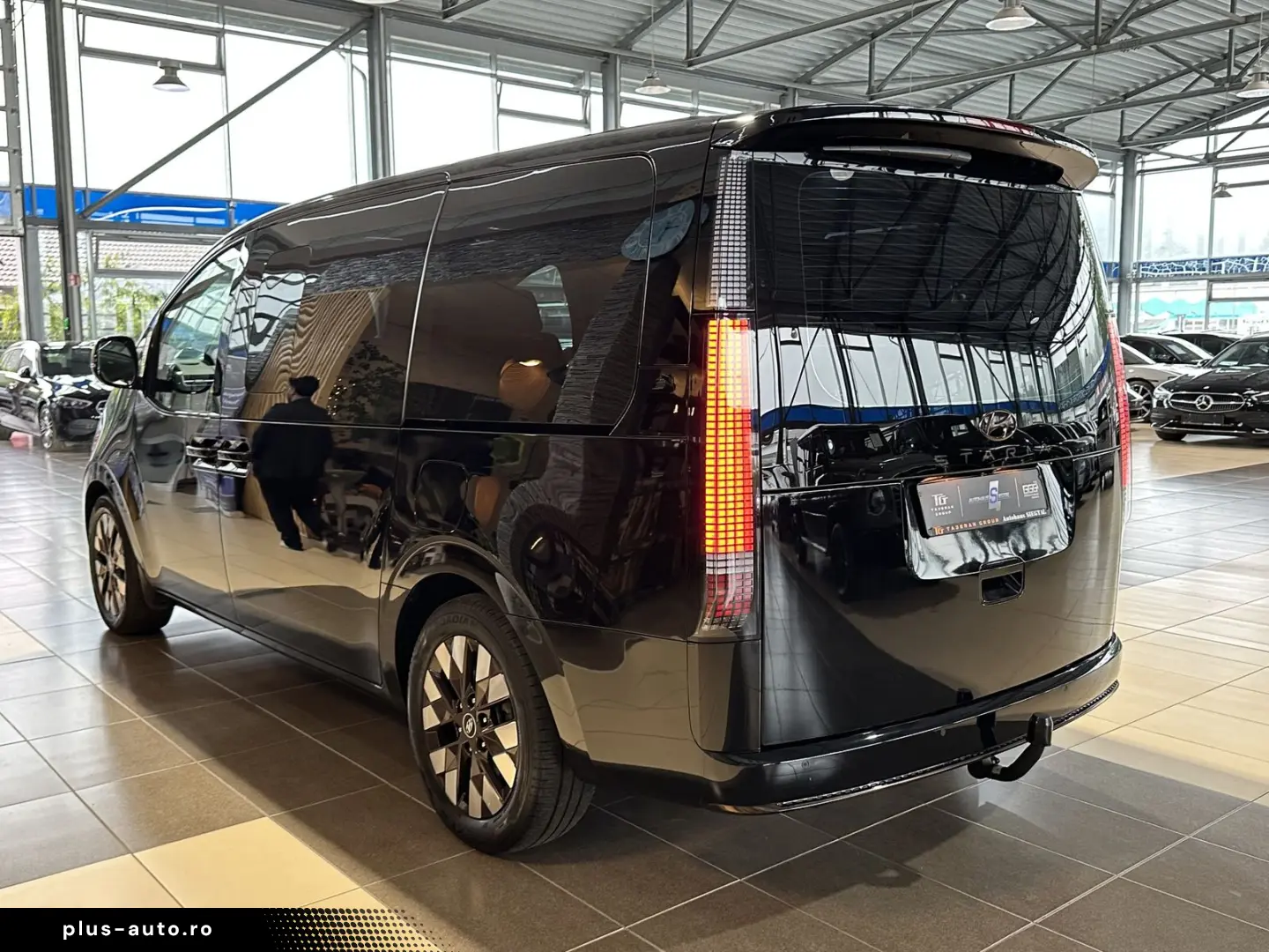 HYUNDAI Staria Signature Leder Pano 360Cam 7-Sitzer AHK