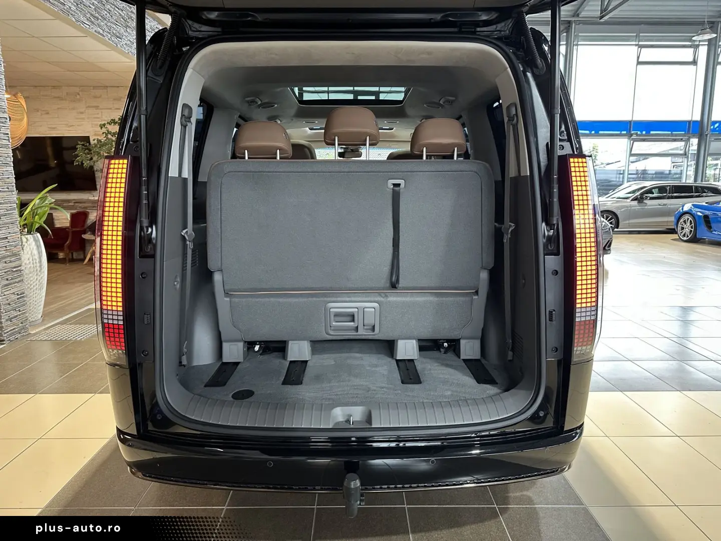 HYUNDAI Staria Signature Leder Pano 360Cam 7-Sitzer AHK