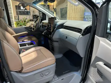 HYUNDAI Staria Signature Leder Pano 360Cam 7-Sitzer AHK