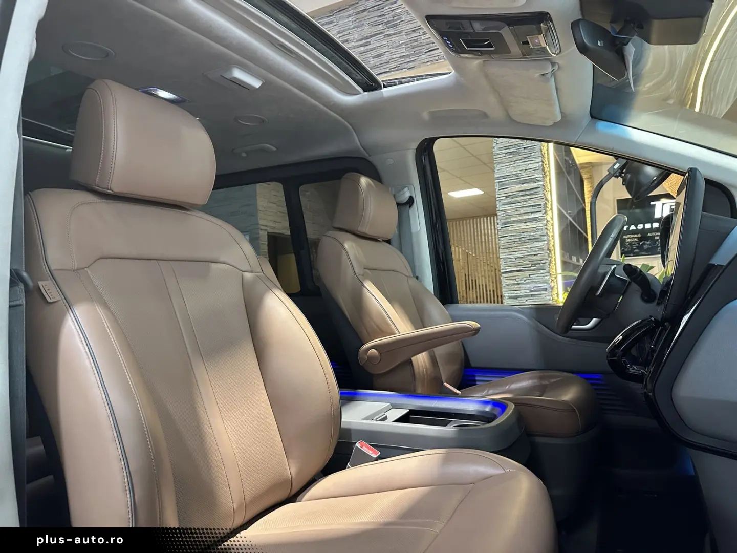 HYUNDAI Staria Signature Leder Pano 360Cam 7-Sitzer AHK