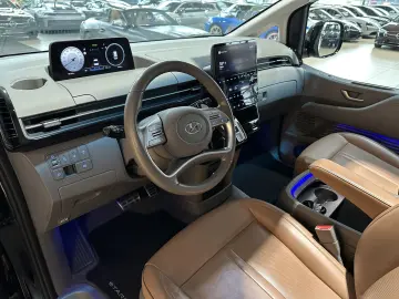 HYUNDAI Staria Signature Leder Pano 360Cam 7-Sitzer AHK