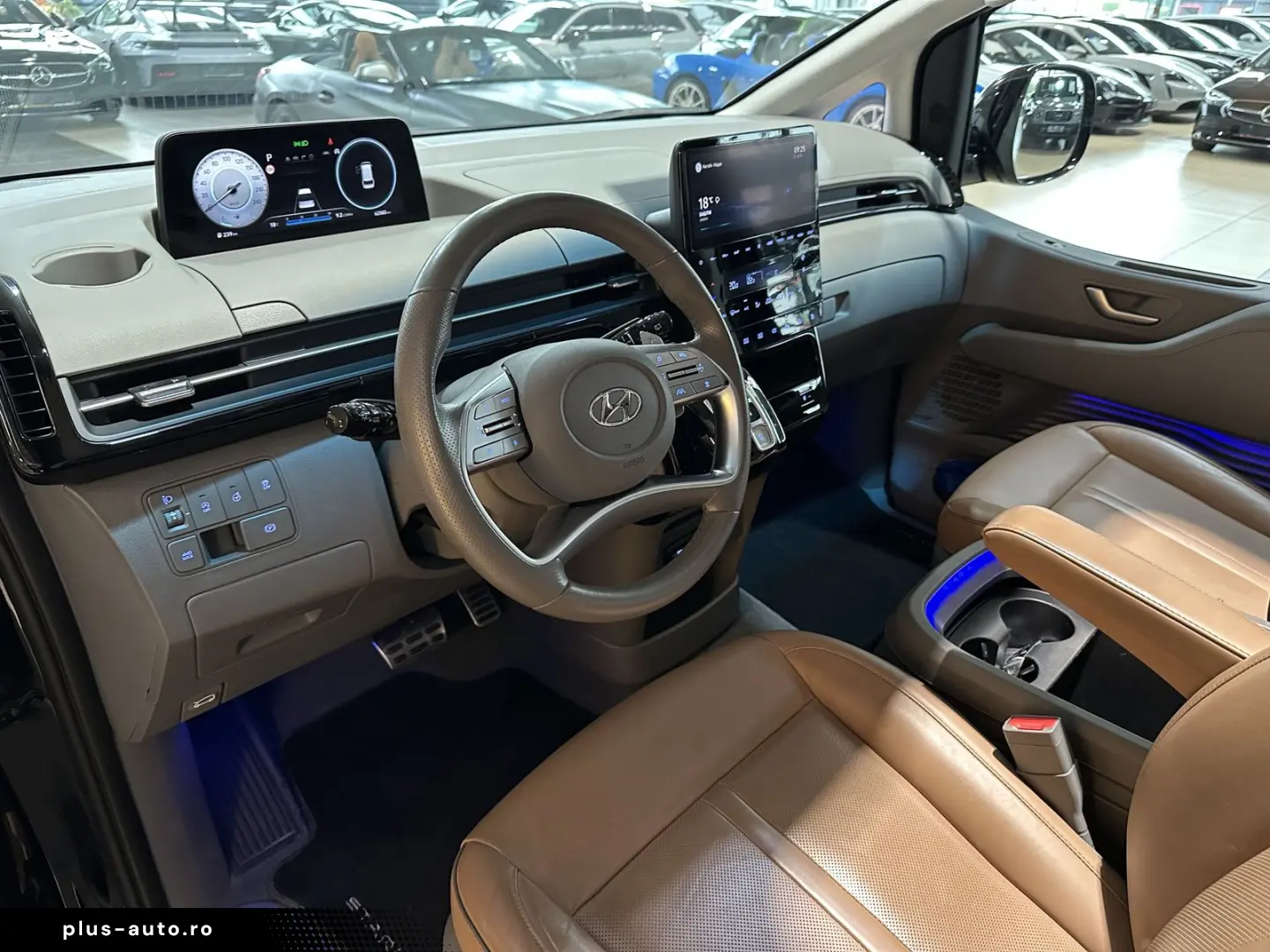 HYUNDAI Staria Signature Leder Pano 360Cam 7-Sitzer AHK