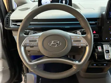 HYUNDAI Staria Signature Leder Pano 360Cam 7-Sitzer AHK