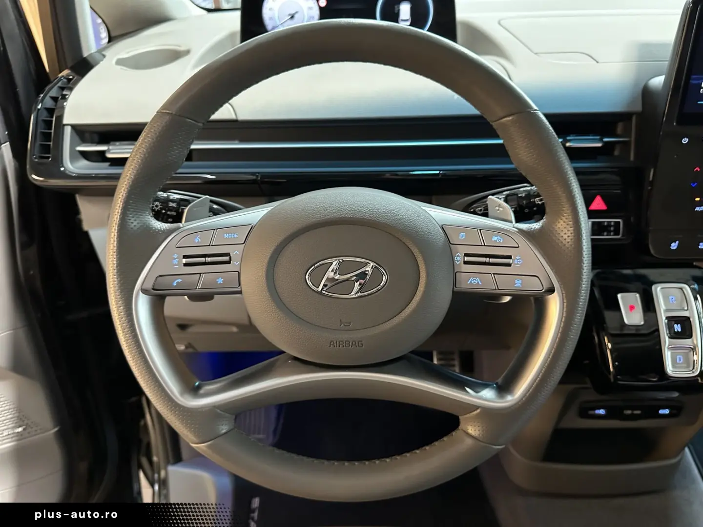 HYUNDAI Staria Signature Leder Pano 360Cam 7-Sitzer AHK