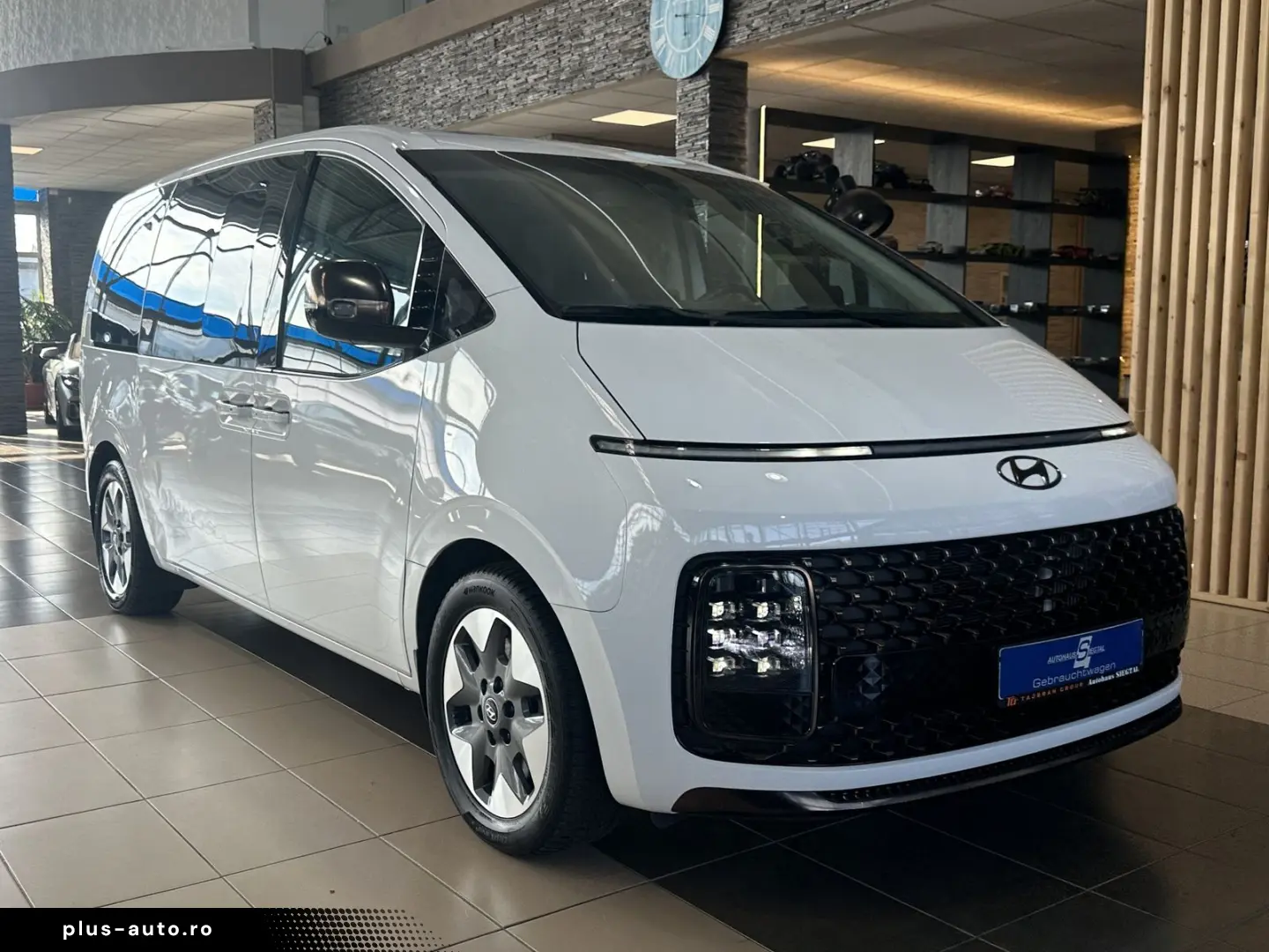 HYUNDAI Staria Signature 7-Sitzer Leder 360Cam BOSE Pano