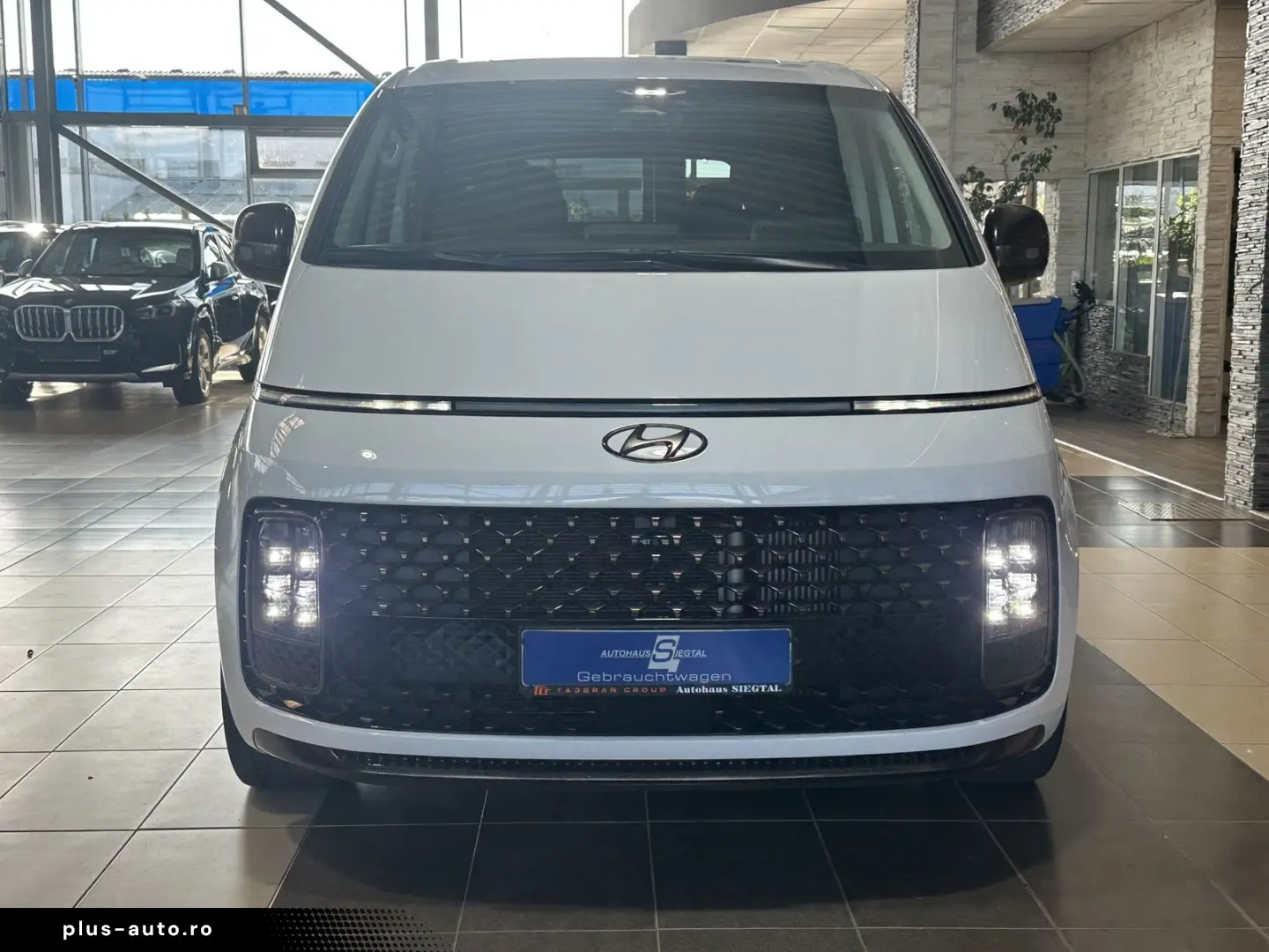 HYUNDAI Staria Signature 7-Sitzer Leder 360Cam BOSE Pano