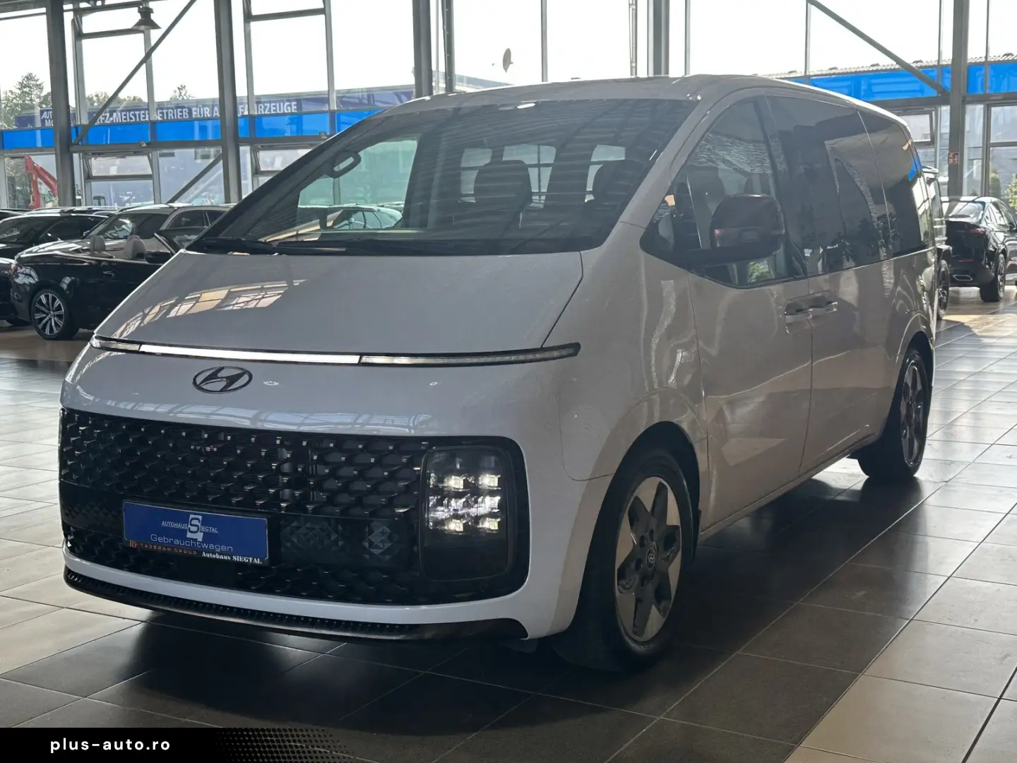 HYUNDAI Staria Signature 7-Sitzer Leder 360Cam BOSE Pano