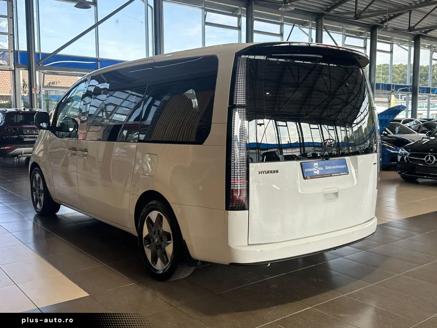 HYUNDAI Staria Signature 7-Sitzer Leder 360Cam BOSE Pano