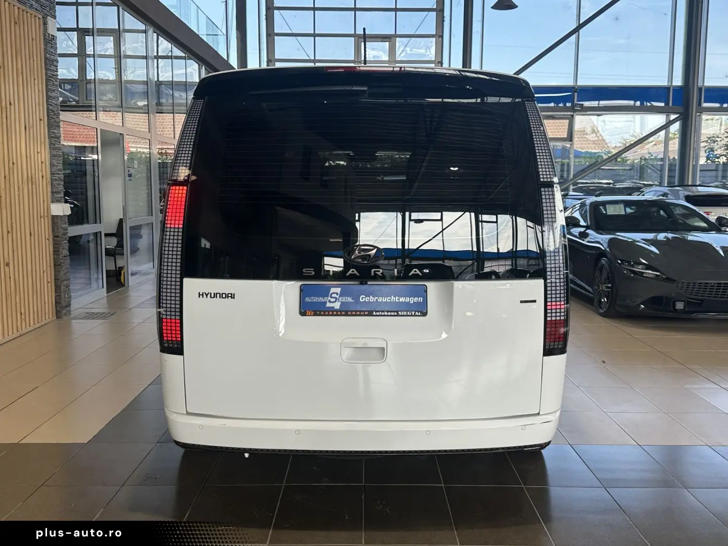 HYUNDAI Staria Signature 7-Sitzer Leder 360Cam BOSE Pano