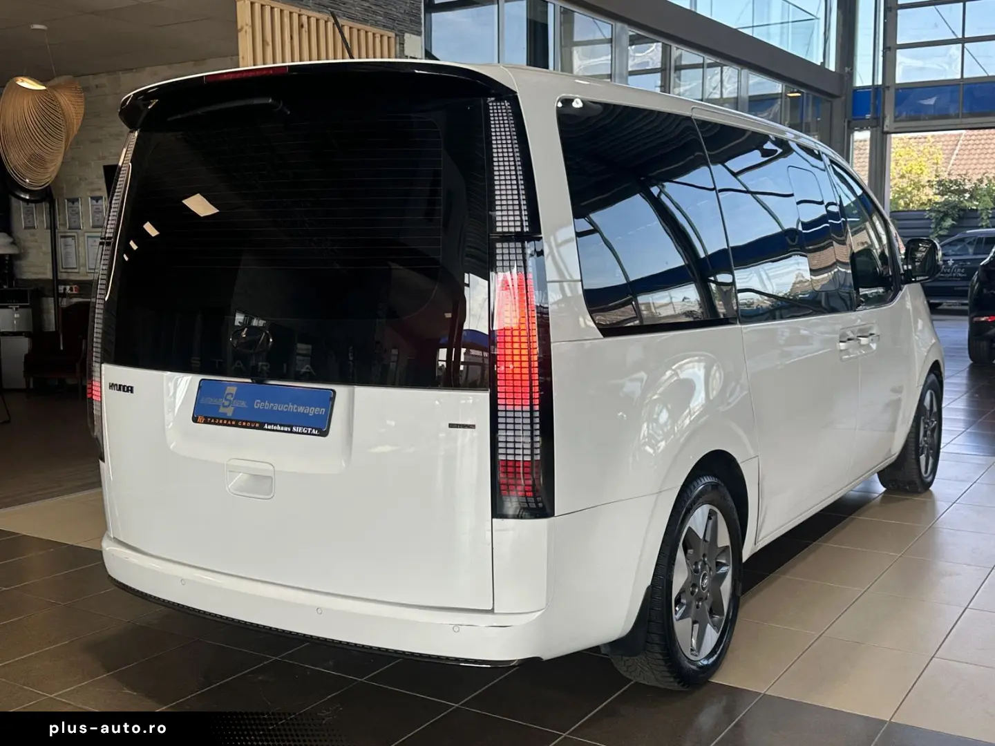 HYUNDAI Staria Signature 7-Sitzer Leder 360Cam BOSE Pano