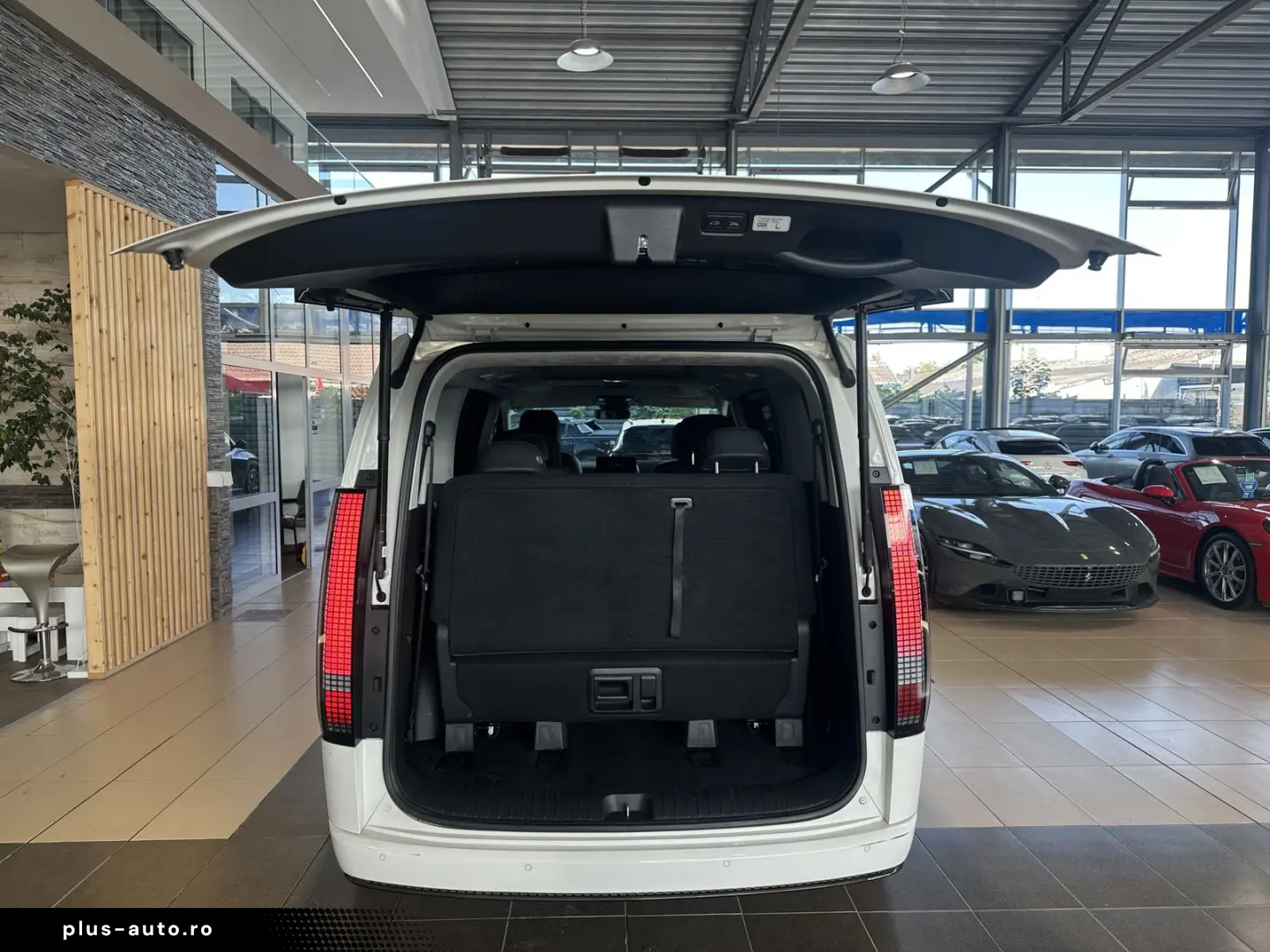 HYUNDAI Staria Signature 7-Sitzer Leder 360Cam BOSE Pano