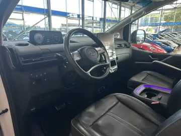 HYUNDAI Staria Signature 7-Sitzer Leder 360Cam BOSE Pano