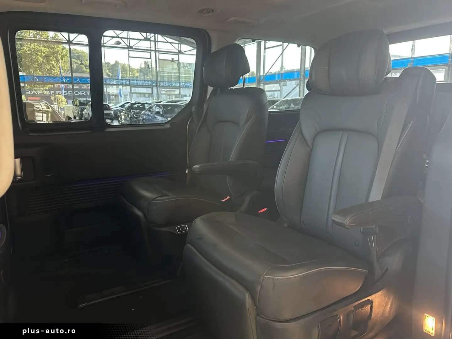 HYUNDAI Staria Signature 7-Sitzer Leder 360Cam BOSE Pano