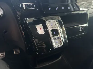 HYUNDAI Staria Signature 7-Sitzer Leder 360Cam BOSE Pano
