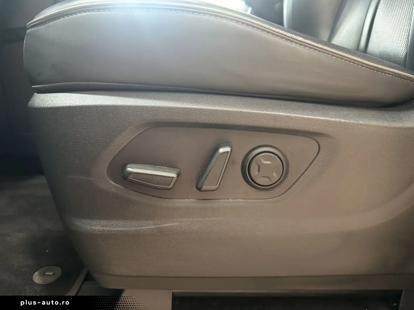 HYUNDAI Staria Signature 7-Sitzer Leder 360Cam BOSE Pano