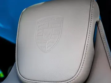 Porsche Taycan 4 Cross Turismo Soft-Close Head-Up