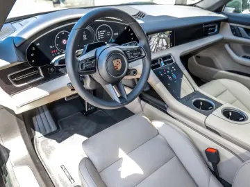 Porsche Taycan 4 Cross Turismo Soft-Close Head-Up