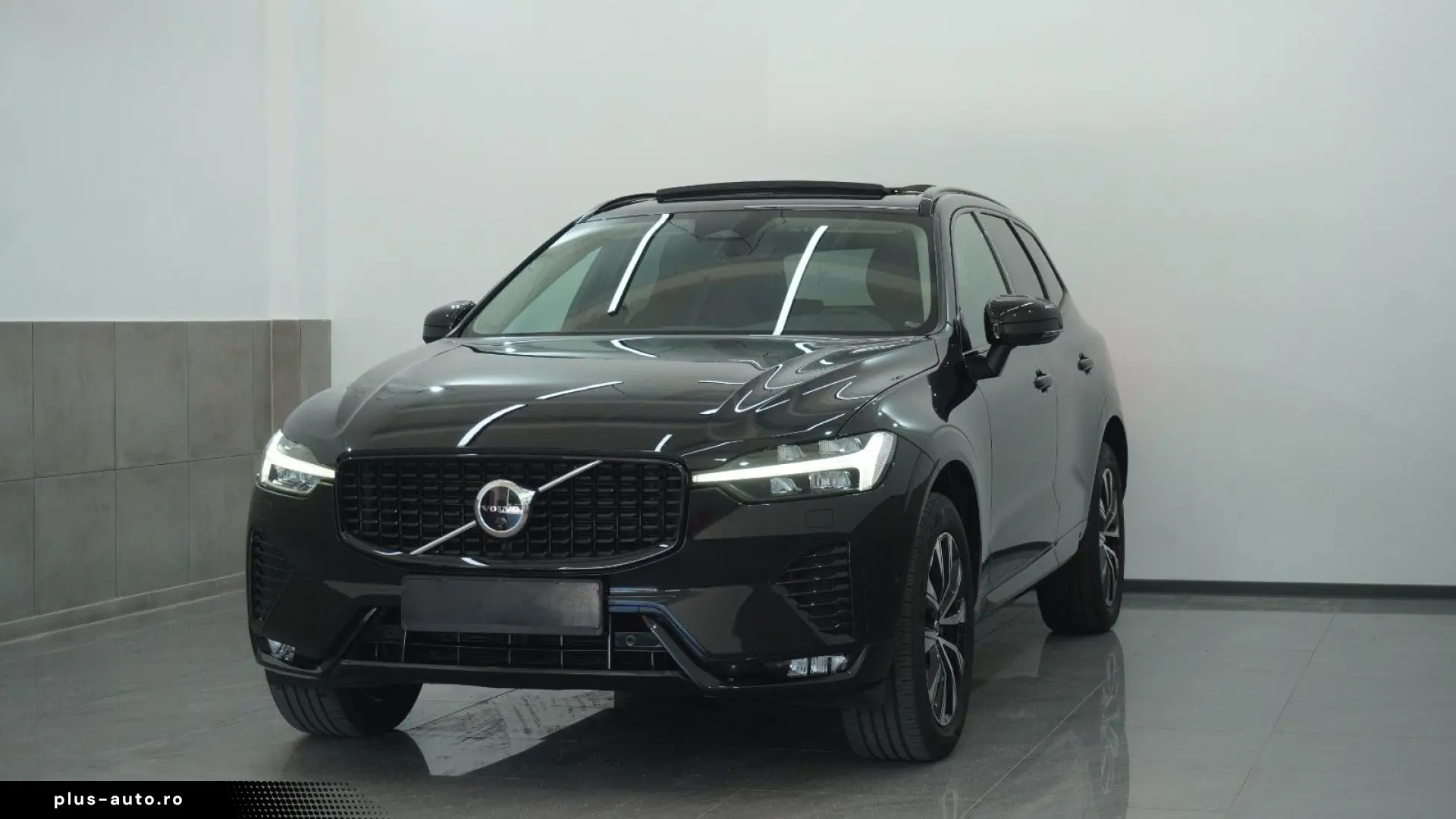 VOLVO XC60 B5 Plus Dark AWD Pan 360 Pilot TWA H&K KEY