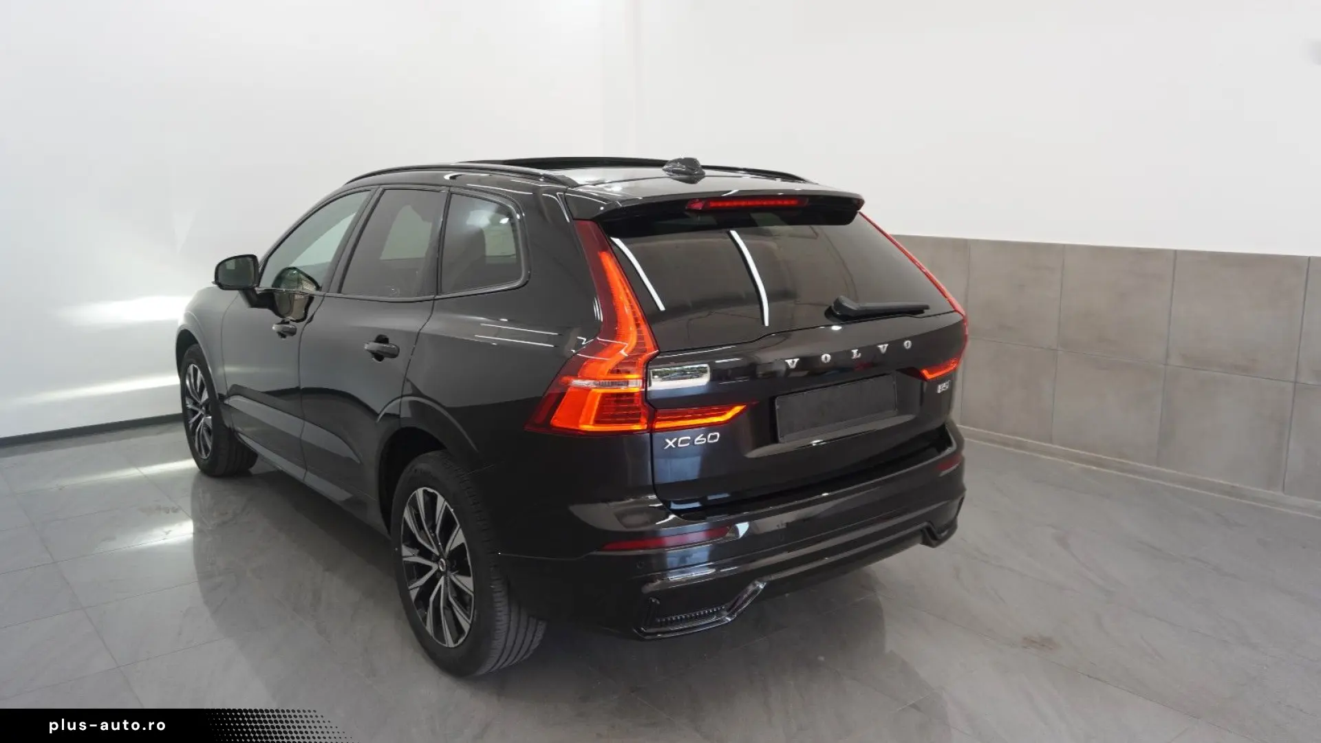 VOLVO XC60 B5 Plus Dark AWD Pan 360 Pilot TWA H&K KEY