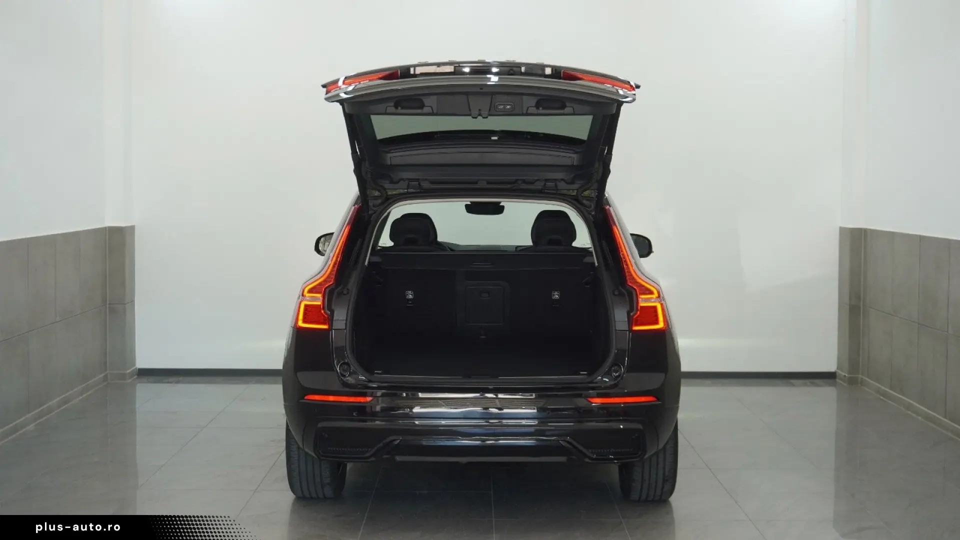 VOLVO XC60 B5 Plus Dark AWD Pan 360 Pilot TWA H&K KEY