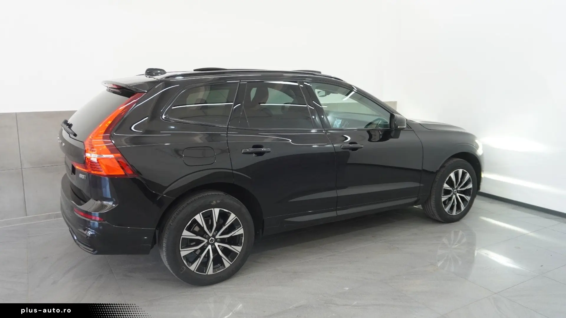 VOLVO XC60 B5 Plus Dark AWD Pan 360 Pilot TWA H&K KEY