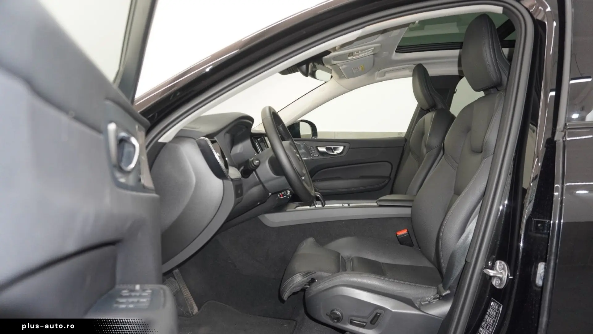 VOLVO XC60 B5 Plus Dark AWD Pan 360 Pilot TWA H&K KEY