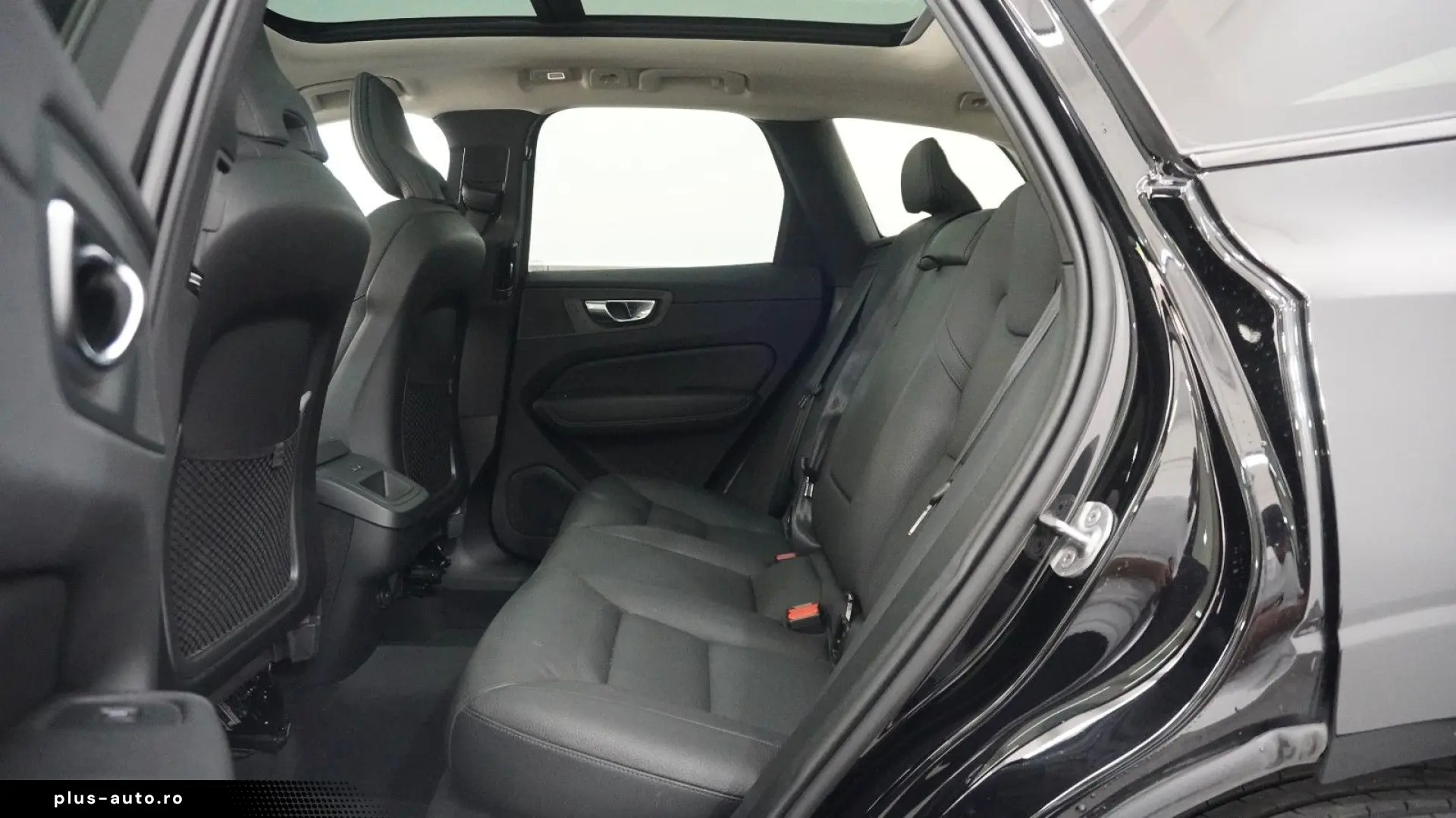VOLVO XC60 B5 Plus Dark AWD Pan 360 Pilot TWA H&K KEY