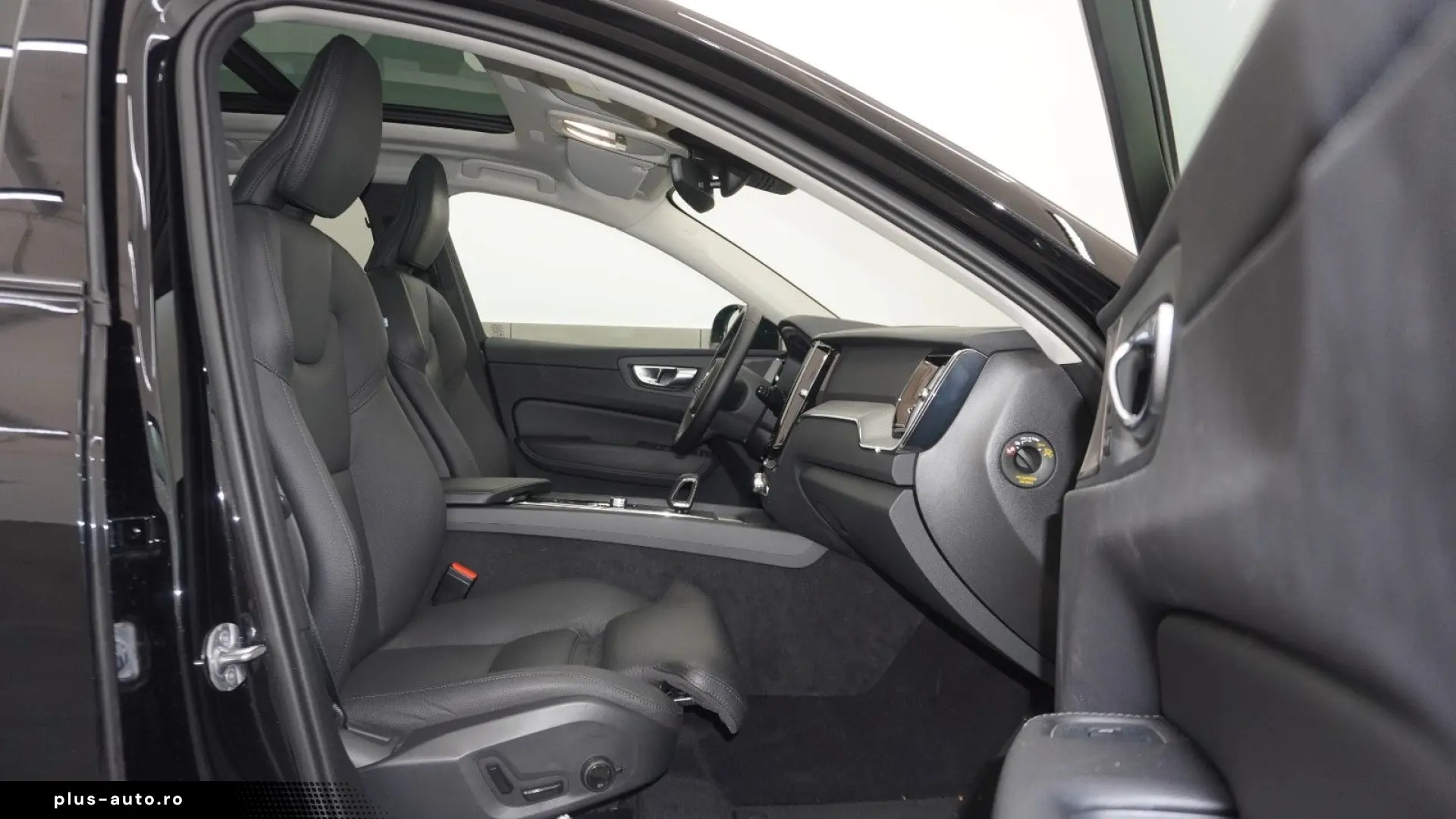 VOLVO XC60 B5 Plus Dark AWD Pan 360 Pilot TWA H&K KEY