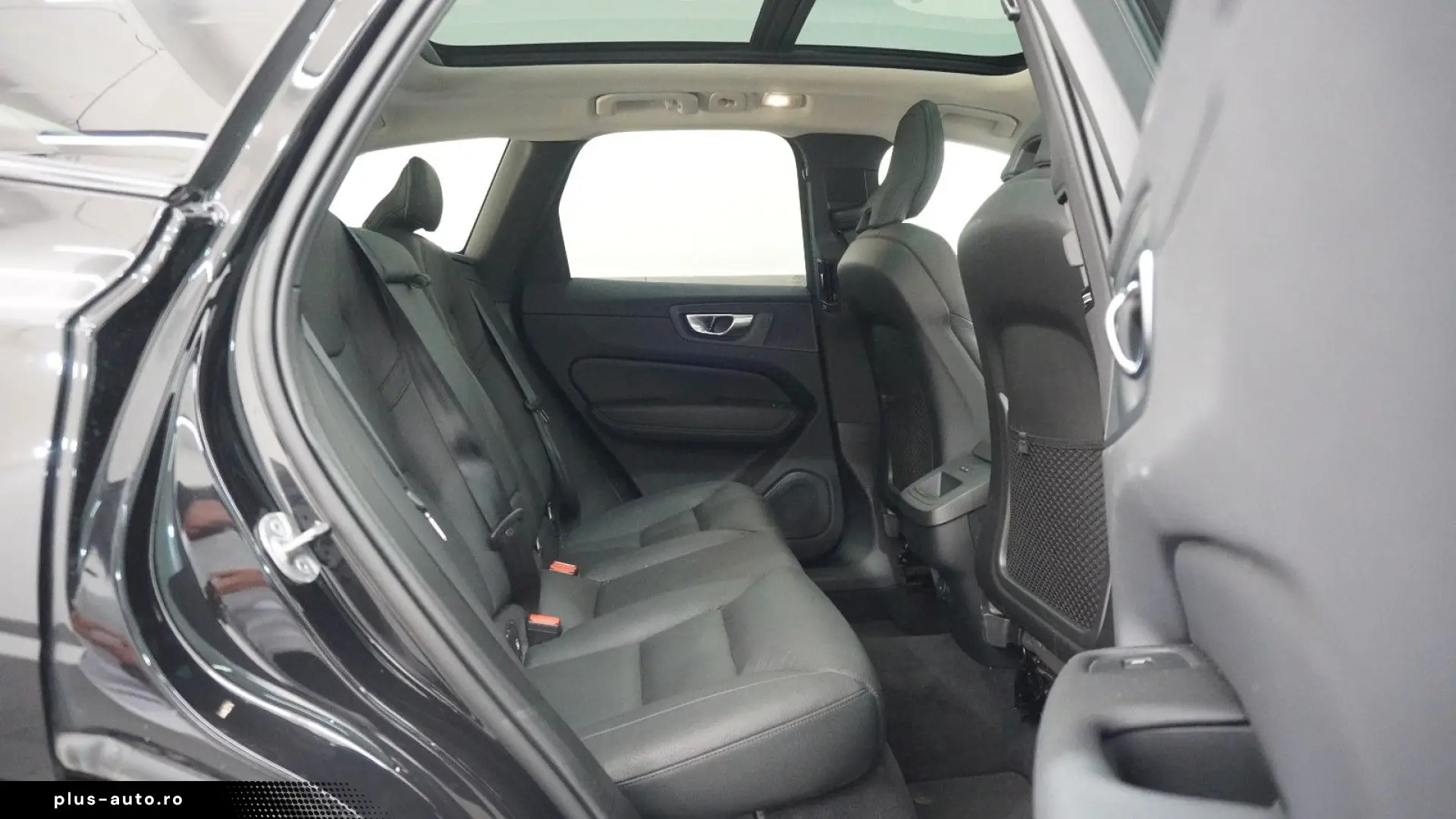 VOLVO XC60 B5 Plus Dark AWD Pan 360 Pilot TWA H&K KEY