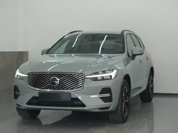 VOLVO XC60 B5 Core AWD NewMod PilotAss TWA Garantie