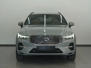 VOLVO XC60 B5 Core AWD NewMod PilotAss TWA Garantie