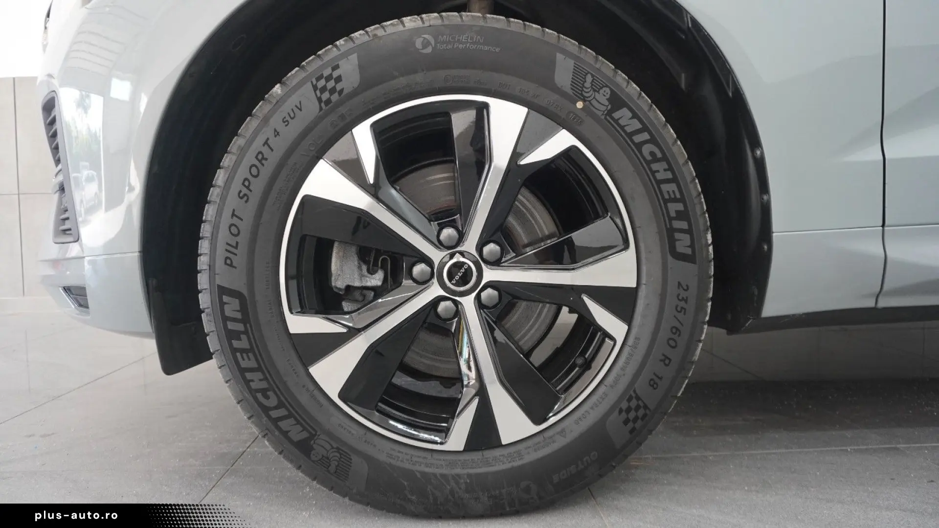 VOLVO XC60 B5 Core AWD NewMod PilotAss TWA Garantie