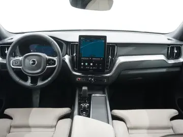 VOLVO XC60 B5 Core AWD NewMod PilotAss TWA Garantie