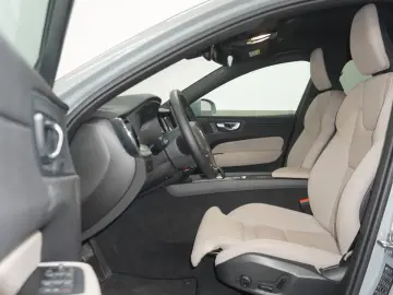 VOLVO XC60 B5 Core AWD NewMod PilotAss TWA Garantie