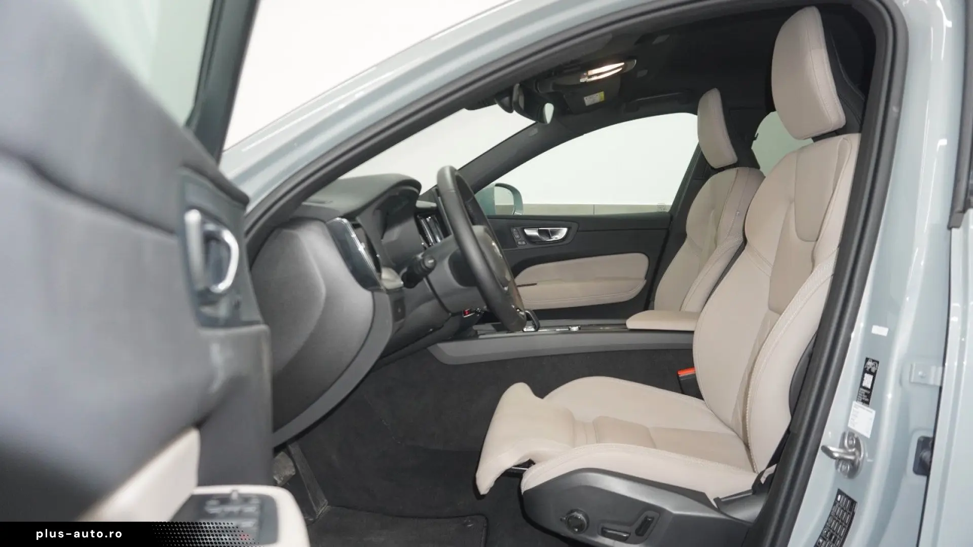 VOLVO XC60 B5 Core AWD NewMod PilotAss TWA Garantie
