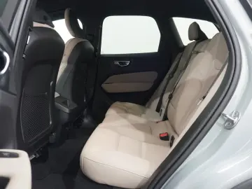 VOLVO XC60 B5 Core AWD NewMod PilotAss TWA Garantie