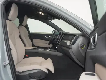 VOLVO XC60 B5 Core AWD NewMod PilotAss TWA Garantie
