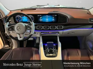 Mercedes-Benz GLS600 Maybach First-Class Fond