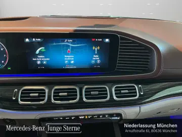 Mercedes-Benz GLS600 Maybach First-Class Fond