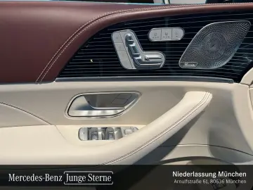 Mercedes-Benz GLS600 Maybach First-Class Fond