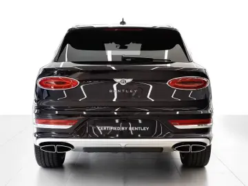 Bentley Bentayga EWB Mulliner von BENTLEY