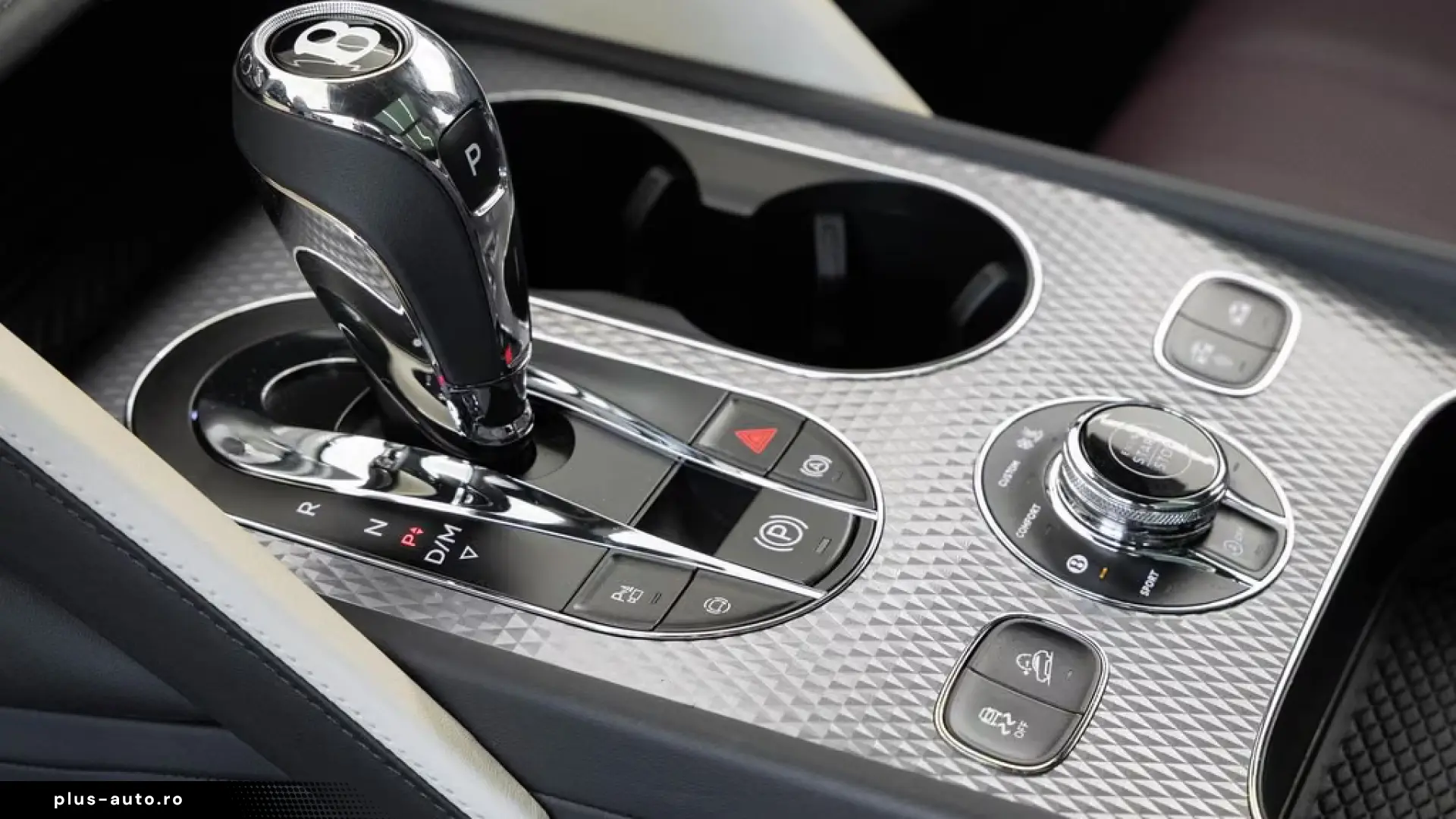 Bentley Bentayga EWB Mulliner von BENTLEY