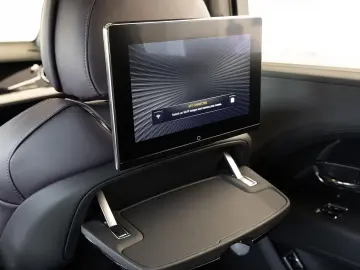 Bentley Bentayga EWB Mulliner von BENTLEY
