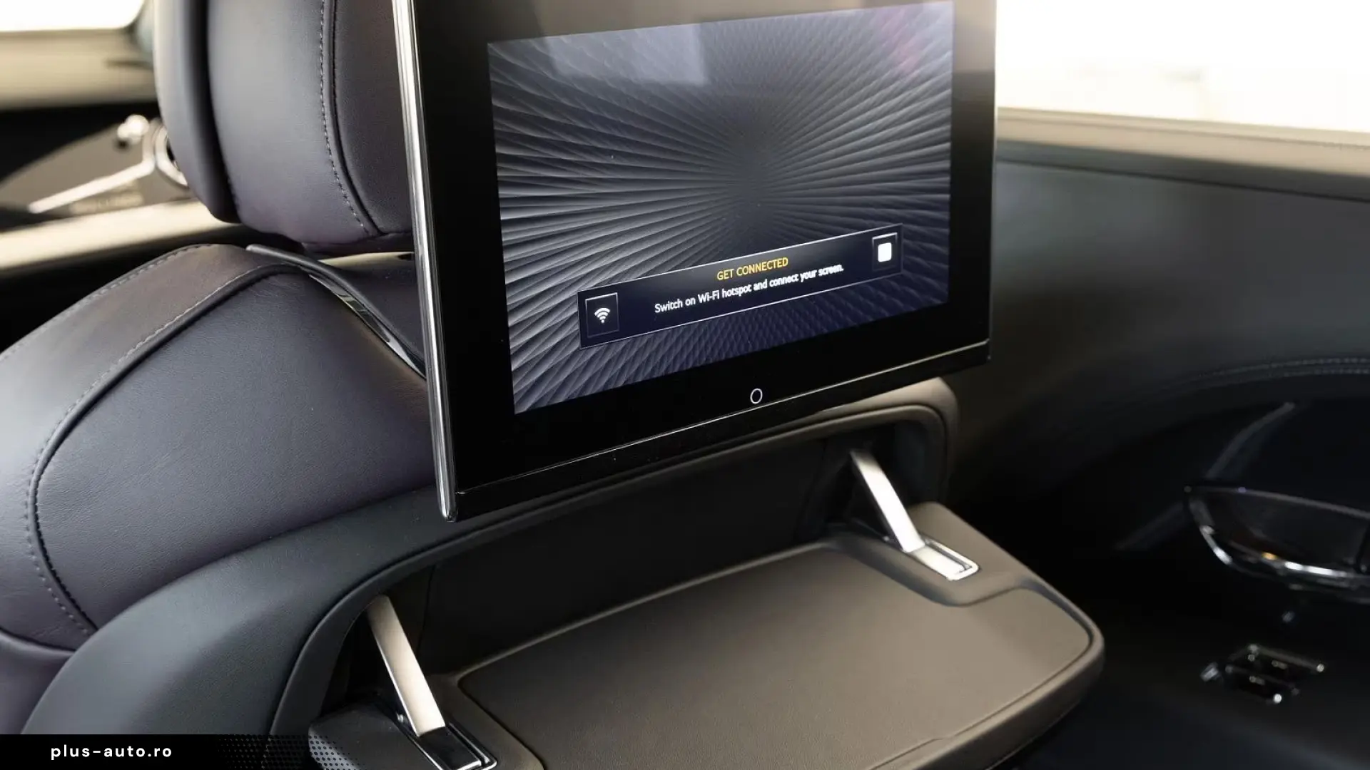 Bentley Bentayga EWB Mulliner von BENTLEY