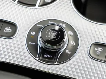 Bentley Bentayga EWB Mulliner von BENTLEY
