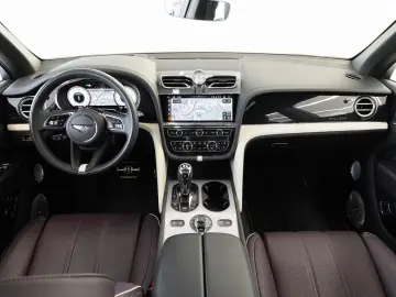 Bentley Bentayga EWB Mulliner von BENTLEY