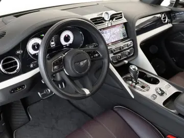 Bentley Bentayga EWB Mulliner von BENTLEY