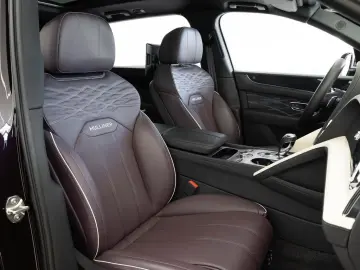 Bentley Bentayga EWB Mulliner von BENTLEY